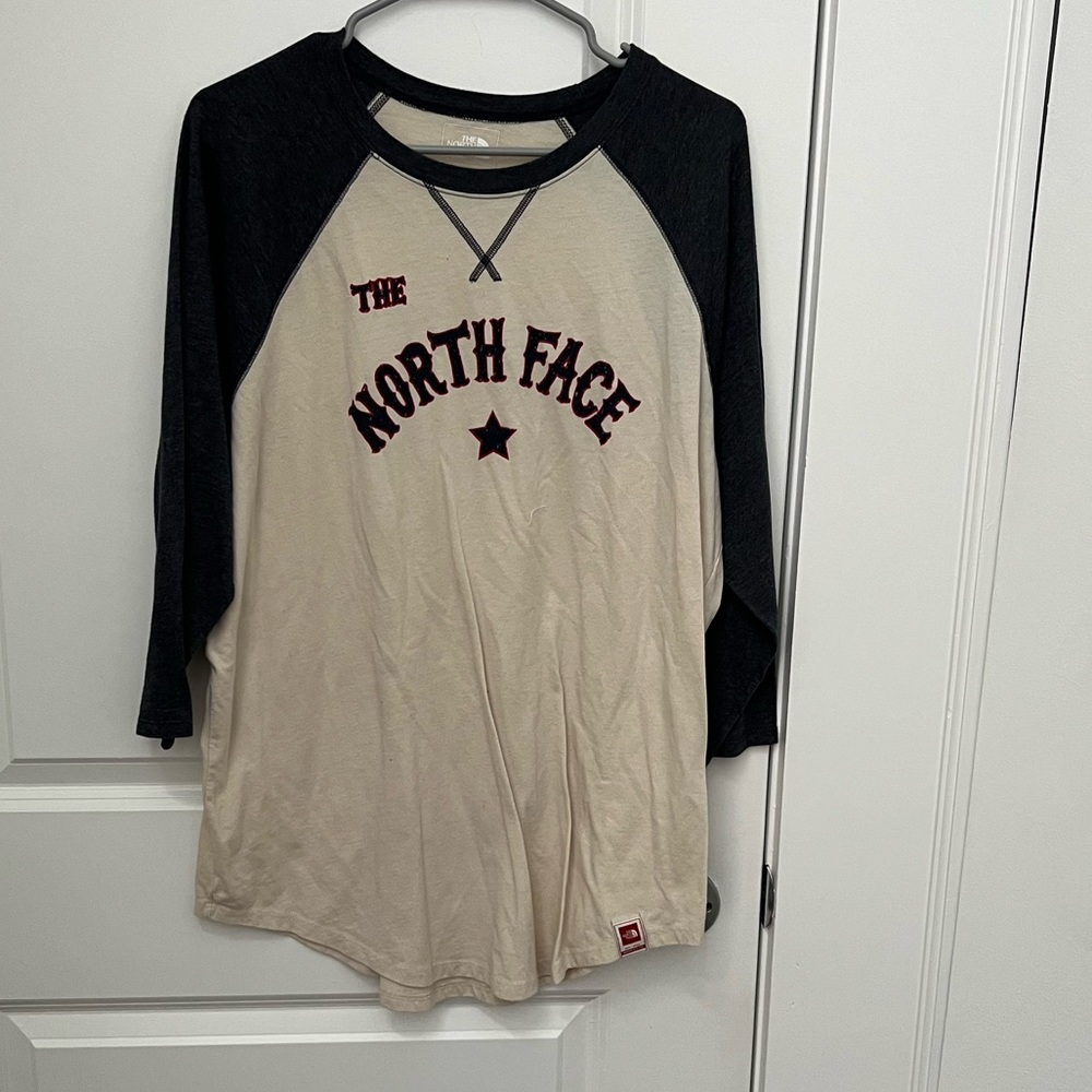 Men’s North Face baseball tshirt